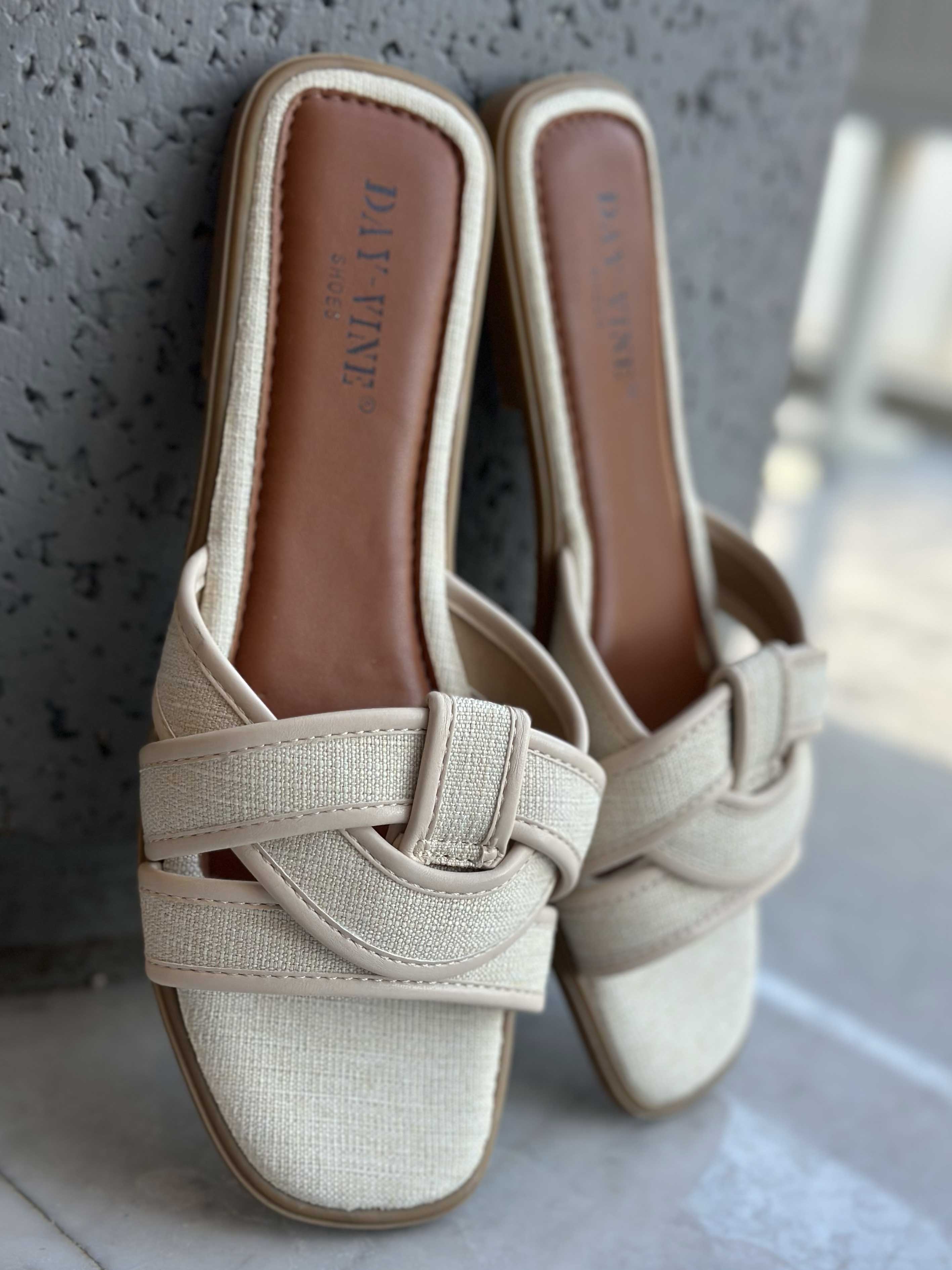 Valerie - Sandaler med flätade detaljer